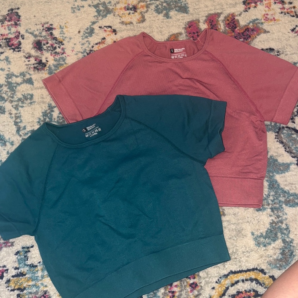 Shein workout tops. Both size small (buy together or separate)